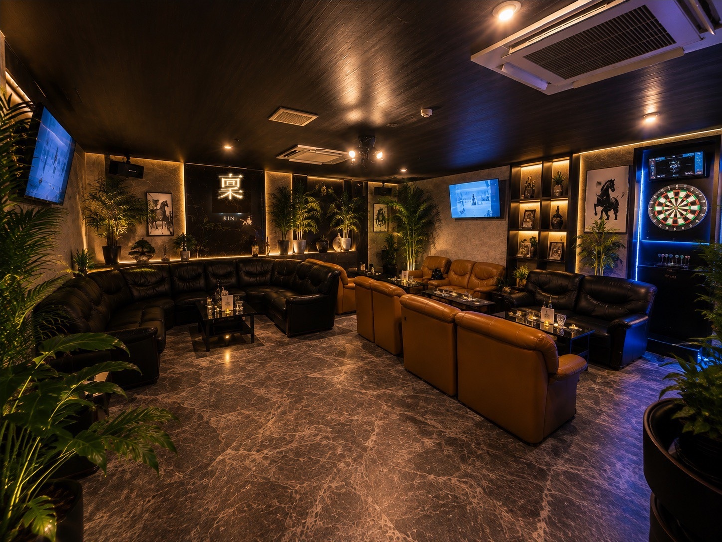 BAR 稟の店内全景